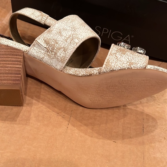 Tahari Allie Jeweled Stacked Heel Sandal in Bone Patterned Leather Sz 8 … - Picture 13 of 16